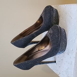 Bakers Nikka Pewter Platform Pumps Size 6